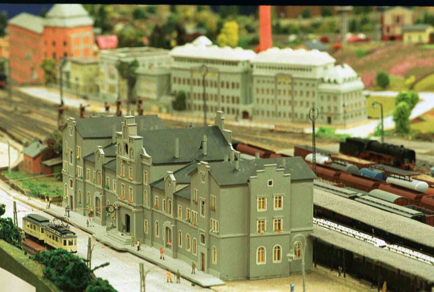 ... und im Modell Mastab 1:87(Farbgebung der Fassade bis 1980)
